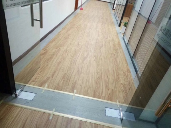 东莞SPC石塑锁扣地板,免钉免胶,环保零甲醛,便捷安装
