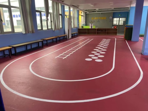 室内小篮球场儿童体能训练-画线PVC塑胶地板安装案例