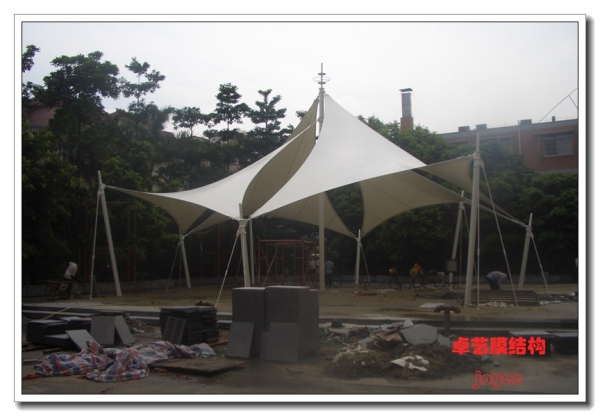 廣州嶺南職業技術學院飯堂廣場景觀張拉膜結構